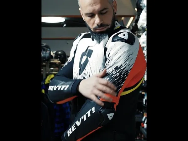 Video Geacă Moto de Vară din Textil REVIT QUANTUM 2 AIR · Negru / Roșu 